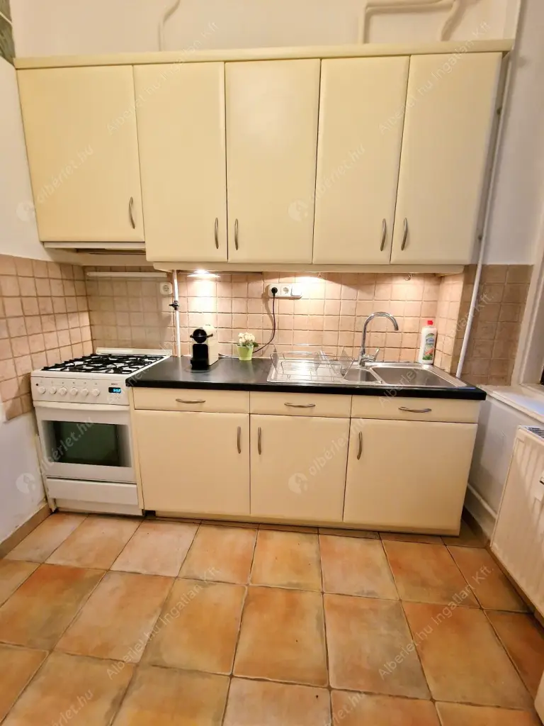 Kiadó albérlet 220000 Ft/hó áron: Budapest, VI. kerület  Felső erdősor. Mérete: 43 nm, 1 szobás | Alberlet.hu - 6521213