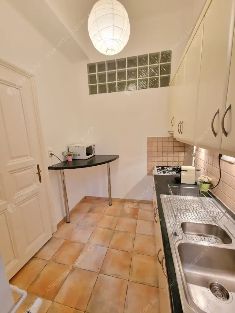 Kiadó albérlet 220000 Ft/hó áron: Budapest, VI. kerület  Felső erdősor. Mérete: 43 nm, 1 szobás | Alberlet.hu - 6521214