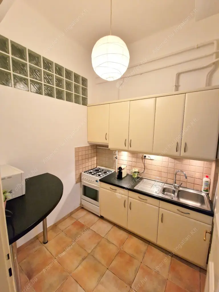 Kiadó albérlet 220000 Ft/hó áron: Budapest, VI. kerület  Felső erdősor. Mérete: 43 nm, 1 szobás | Alberlet.hu - 6521215