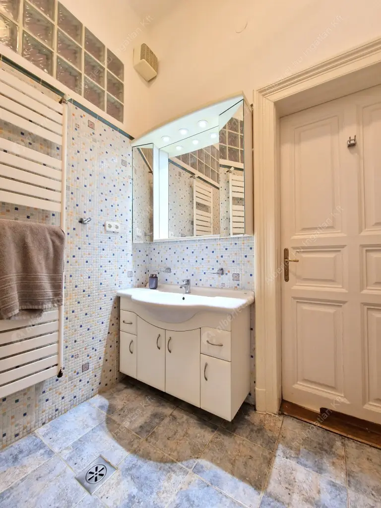 Kiadó albérlet 220000 Ft/hó áron: Budapest, VI. kerület  Felső erdősor. Mérete: 43 nm, 1 szobás | Alberlet.hu - 6521216