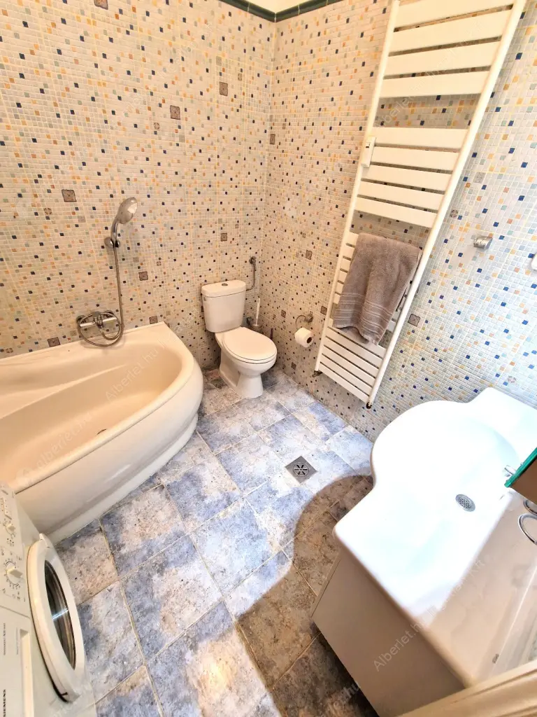 Kiadó albérlet 220000 Ft/hó áron: Budapest, VI. kerület  Felső erdősor. Mérete: 43 nm, 1 szobás | Alberlet.hu - 6521217