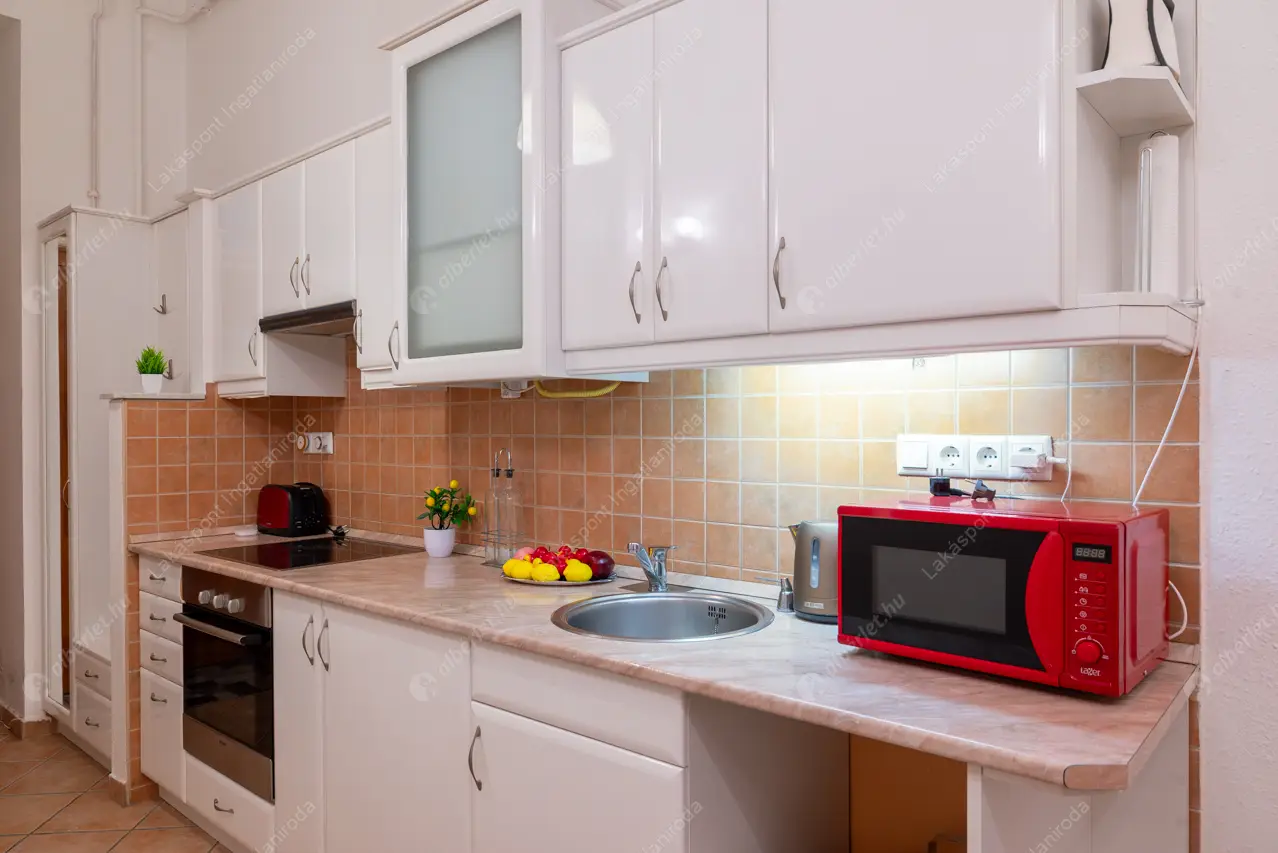 Kiadó albérlet 306000 Ft/hó áron: Budapest, VI. kerület  Hajós utca. Mérete: 54 nm, 2 szobás | Alberlet.hu - 6599704