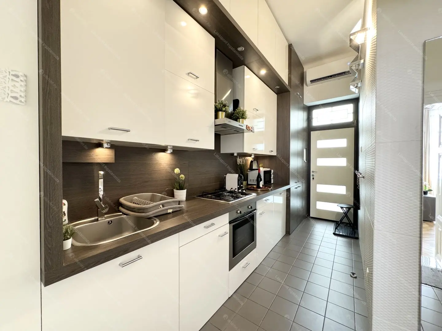 Kiadó albérlet 300000 Ft/hó áron: Budapest, VI. kerület  Hajós utca. Mérete: 54 nm, 2 szobás | Alberlet.hu - 6690698