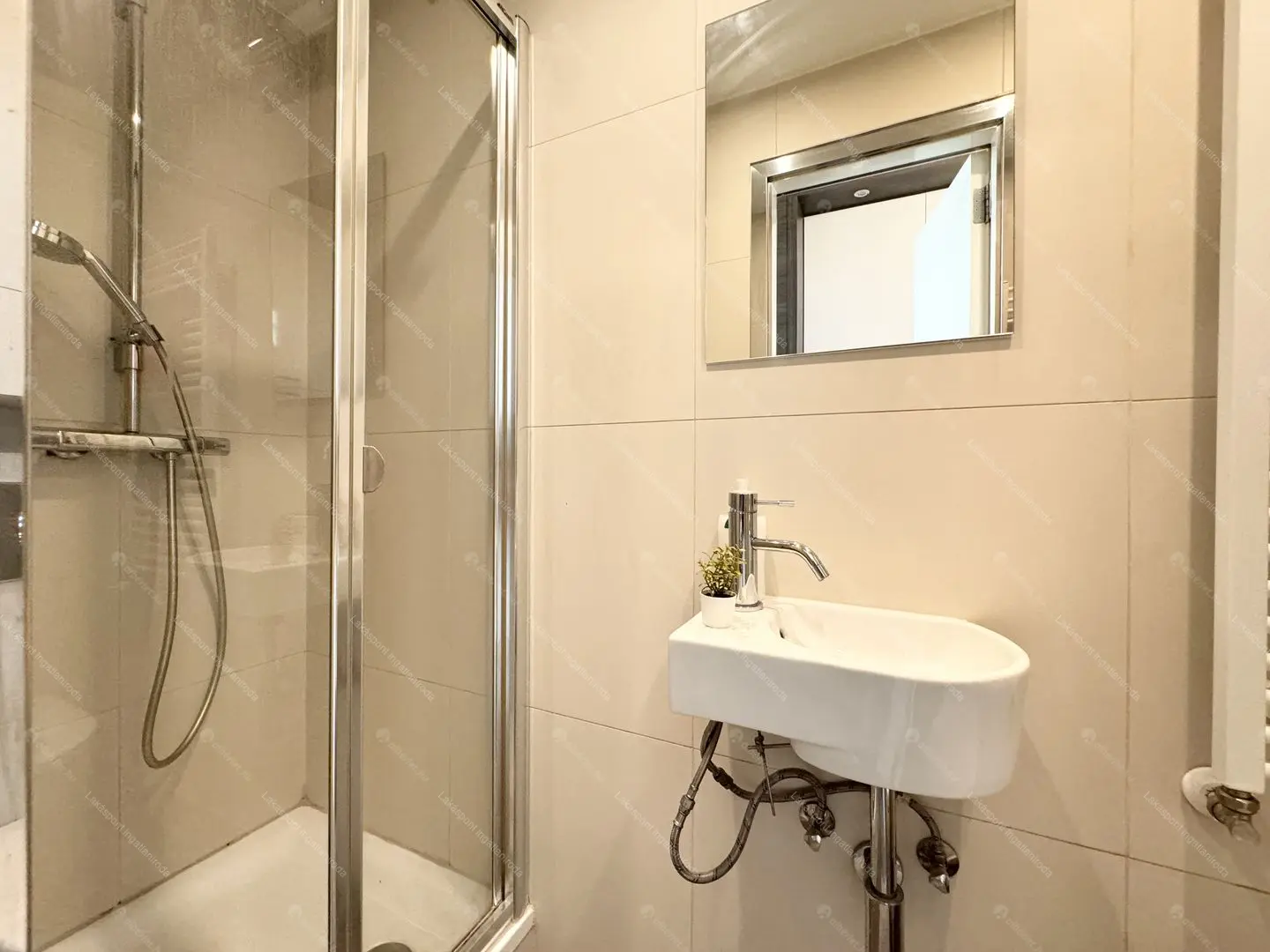 Kiadó albérlet 300000 Ft/hó áron: Budapest, VI. kerület  Hajós utca. Mérete: 54 nm, 2 szobás | Alberlet.hu - 6699725