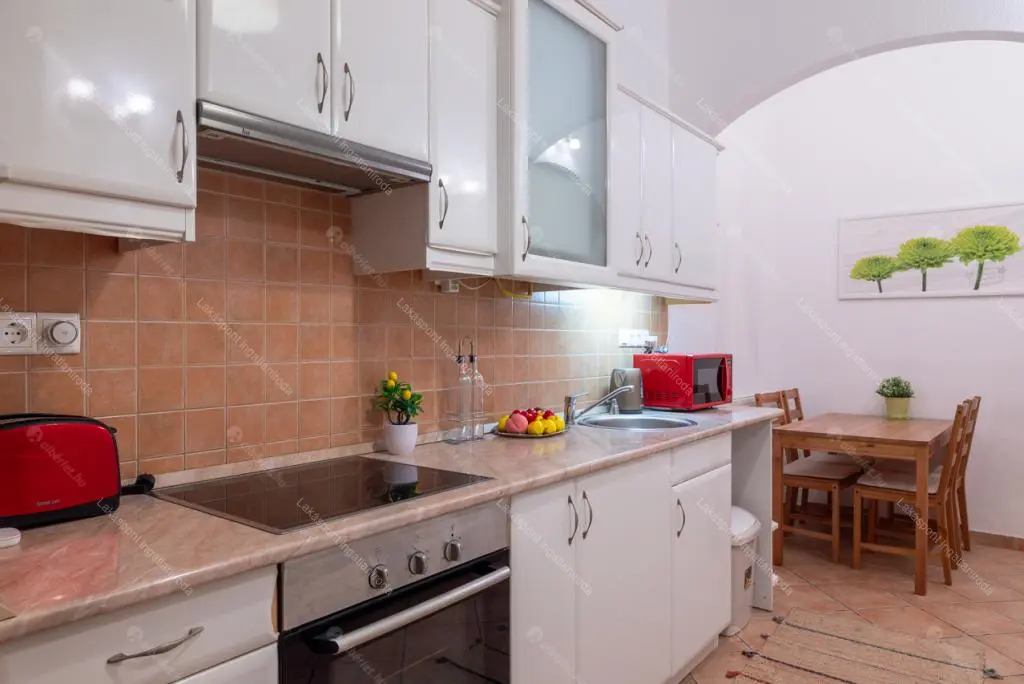 Kiadó albérlet 273000 Ft/hó áron: Budapest, VI. kerület  Hajós utca. Mérete: 54 nm, 2 szobás | Alberlet.hu - 6702329