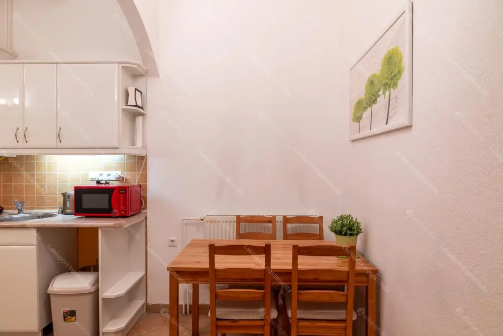 Kiadó albérlet 273000 Ft/hó áron: Budapest, VI. kerület  Hajós utca. Mérete: 54 nm, 2 szobás | Alberlet.hu - 6702330