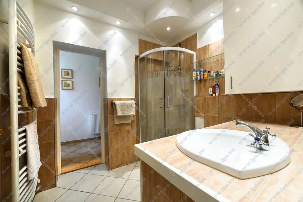 Kiadó albérlet 170000 Ft/hó áron: Budapest, VI. kerület  Hajós utca. Mérete: 65 nm, 2 szobás | Alberlet.hu - 6694653