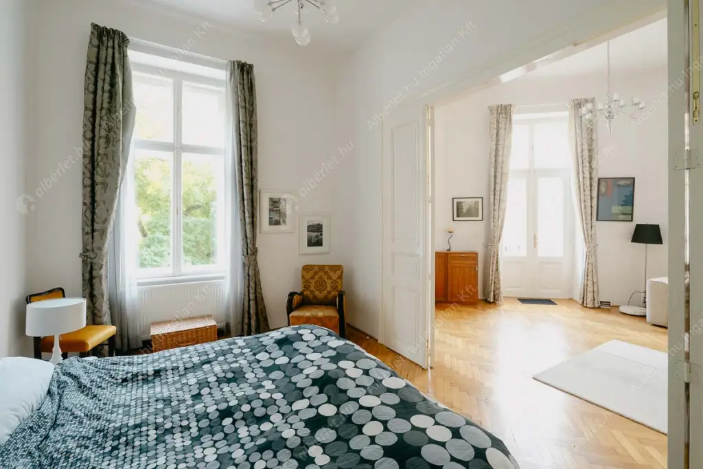 Kiadó albérlet 385000 Ft/hó áron: Budapest, VI. kerület  Hunyadi tér. Mérete: 104 nm, 3 szobás | Alberlet.hu - 6616921