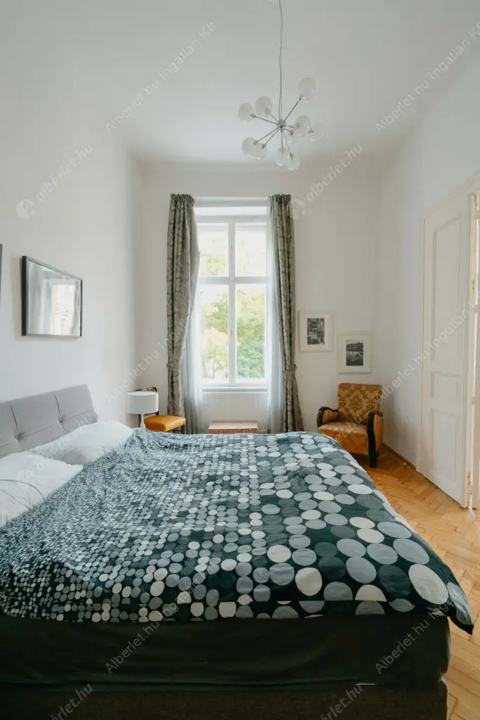 Kiadó albérlet 385000 Ft/hó áron: Budapest, VI. kerület  Hunyadi tér. Mérete: 104 nm, 3 szobás | Alberlet.hu - 6616922