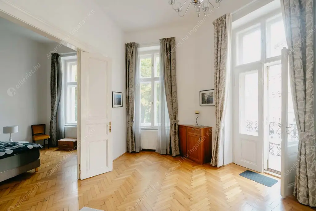 Kiadó albérlet 385000 Ft/hó áron: Budapest, VI. kerület  Hunyadi tér. Mérete: 104 nm, 3 szobás | Alberlet.hu - 6616925