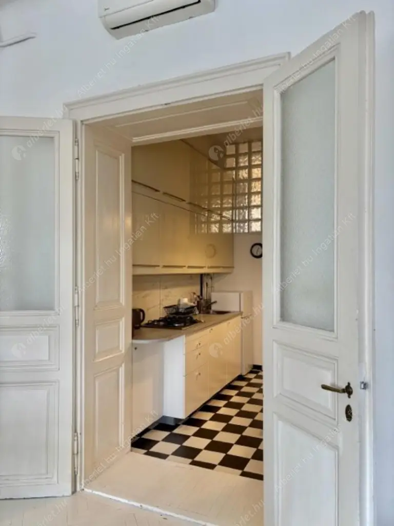 Kiadó albérlet 230000 Ft/hó áron: Budapest, VI. kerület  Hunyadi tér. Mérete: 37 nm, 1 szobás | Alberlet.hu - 6633348