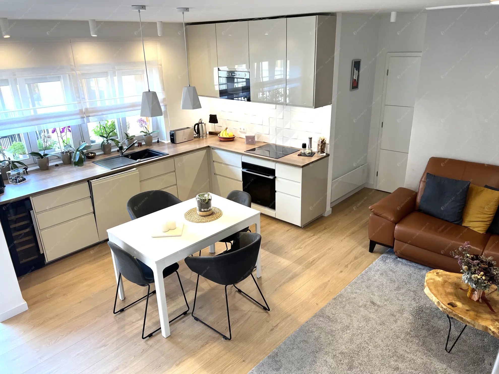 Kiadó albérlet 400000 Ft/hó áron: Budapest, VI. kerület  Hunyadi tér. Mérete: 73 nm, 3 szobás | Alberlet.hu - 6637647