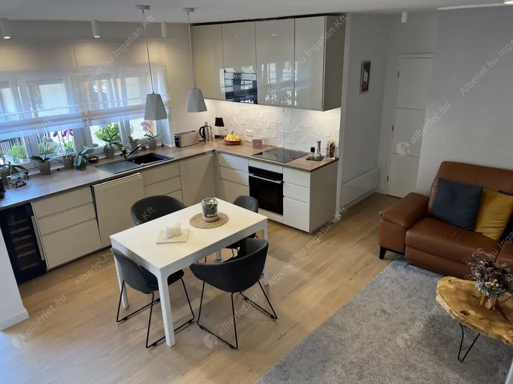 Kiadó albérlet 400000 Ft/hó áron: Budapest, VI. kerület  Hunyadi tér. Mérete: 75 nm, 3 szobás | Alberlet.hu - 6636918