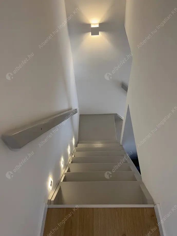 Kiadó albérlet 400000 Ft/hó áron: Budapest, VI. kerület  Hunyadi tér. Mérete: 75 nm, 3 szobás | Alberlet.hu - 6636919