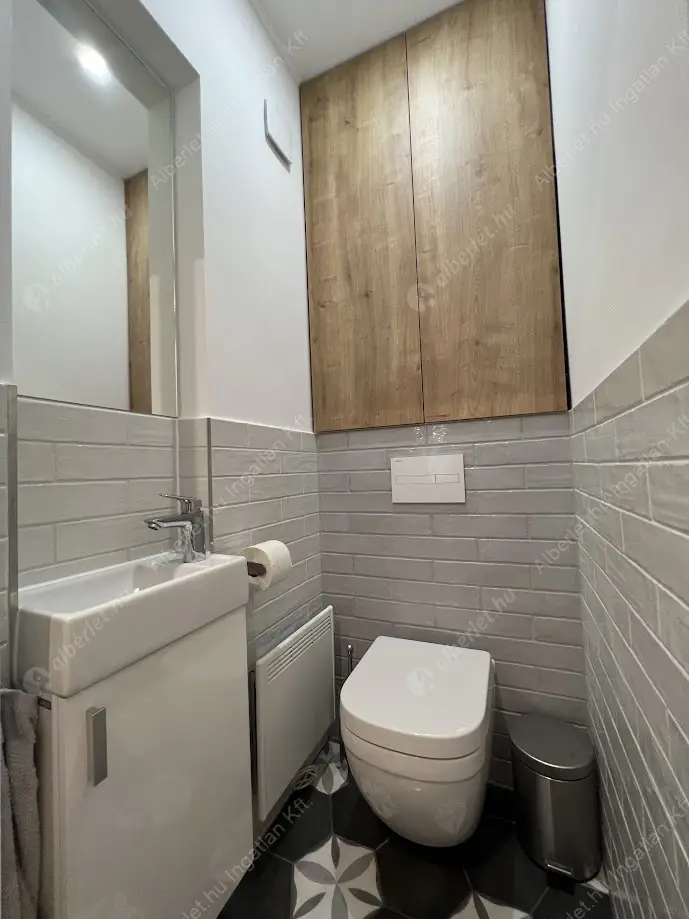 Kiadó albérlet 400000 Ft/hó áron: Budapest, VI. kerület  Hunyadi tér. Mérete: 75 nm, 3 szobás | Alberlet.hu - 6636923