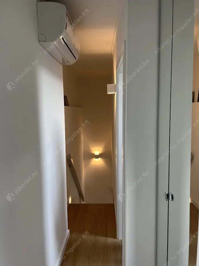 Kiadó albérlet 400000 Ft/hó áron: Budapest, VI. kerület  Hunyadi tér. Mérete: 75 nm, 3 szobás | Alberlet.hu - 6636925