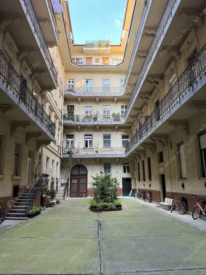 Kiadó albérlet 400000 Ft/hó áron: Budapest, VI. kerület  Hunyadi tér. Mérete: 75 nm, 3 szobás | Alberlet.hu - 6636931