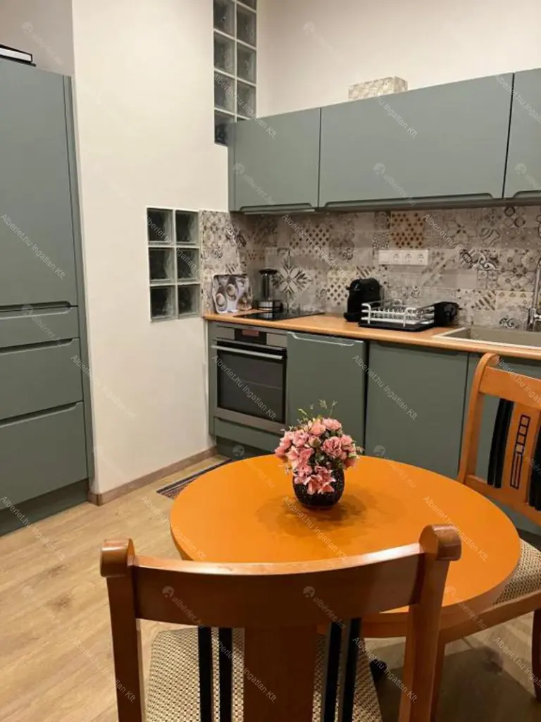 Kiadó albérlet 980000 Ft/hó áron: Budapest, VI. kerület  Izabella utca. Mérete: 134 nm, 4 szobás | Alberlet.hu - 6658459