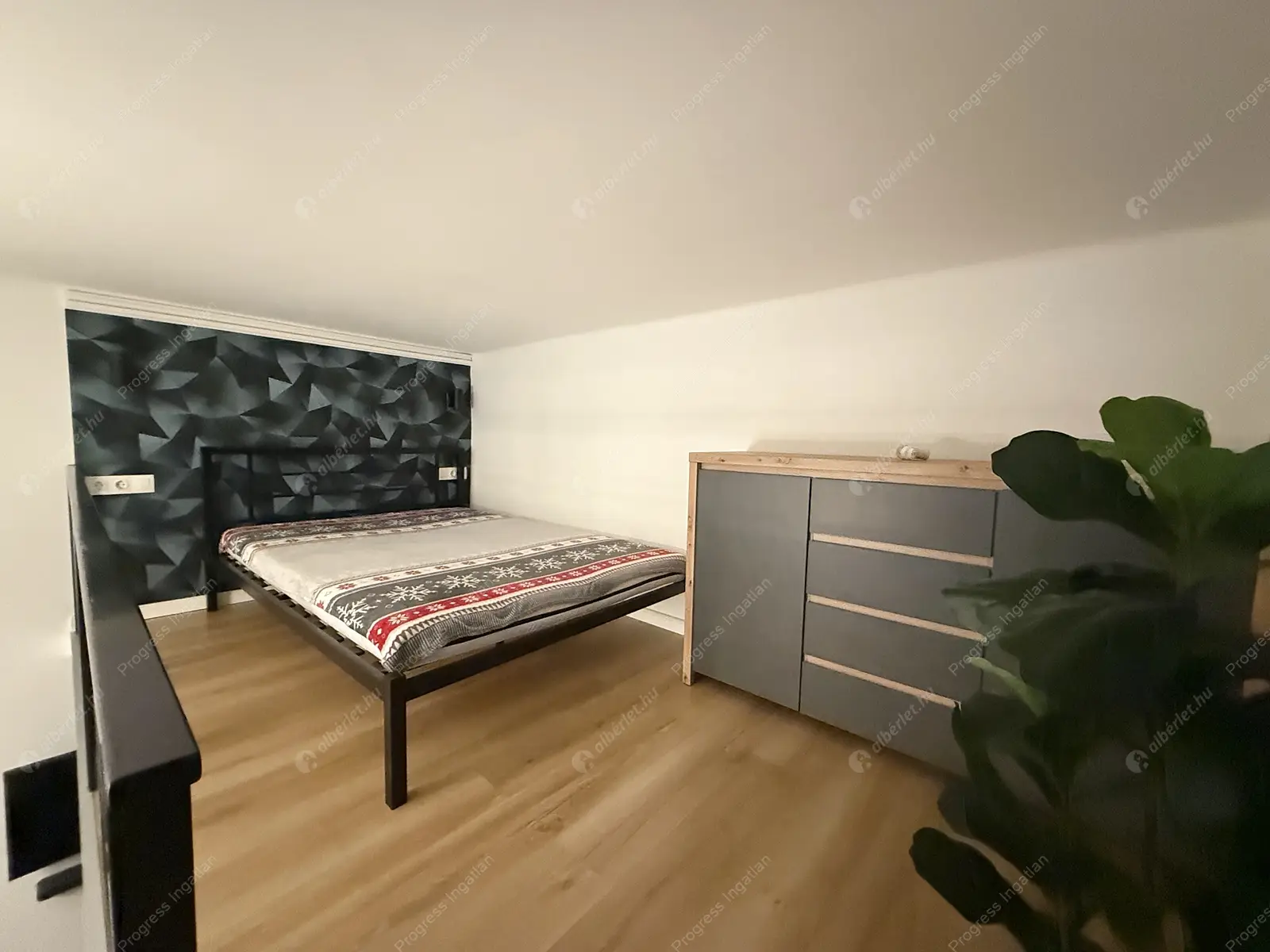 Kiadó albérlet 230000 Ft/hó áron: Budapest, VI. kerület  Izabella utca. Mérete: 25 nm, 1 szobás | Alberlet.hu - 6602232