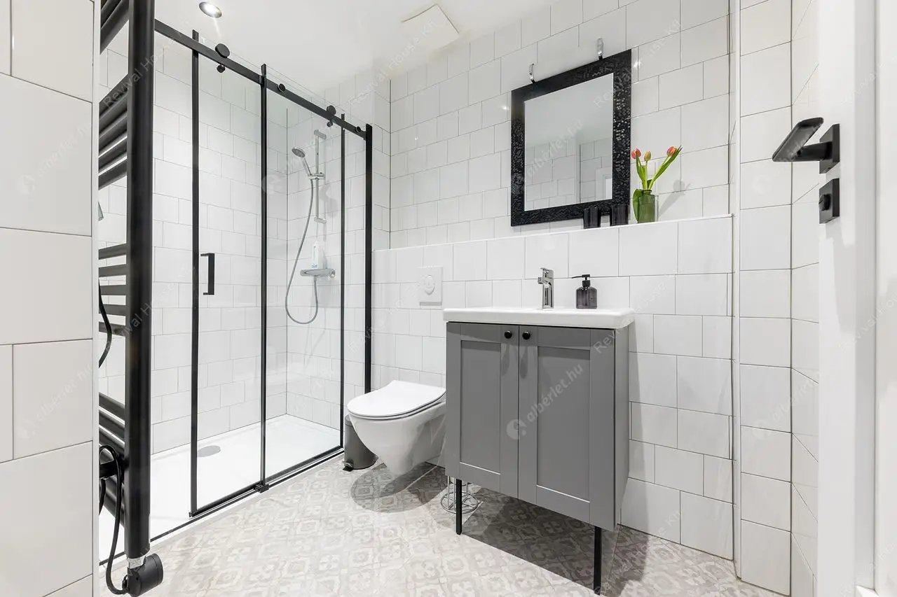 Kiadó albérlet 617000 Ft/hó áron: Budapest, VI. kerület  Izabella utca. Mérete: 90 nm, 4 szobás | Alberlet.hu - 6601321