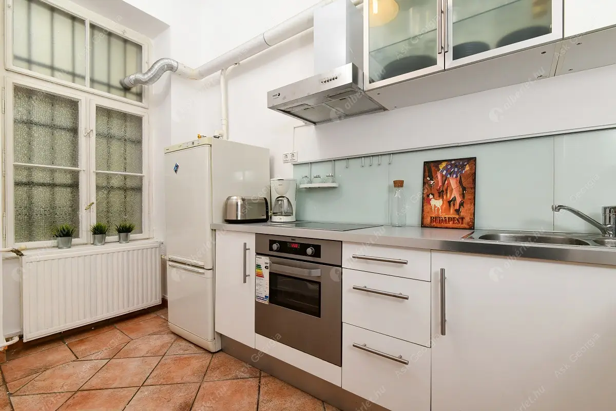 Kiadó albérlet 425000 Ft/hó áron: Budapest, VI. kerület  Jókai tér. Mérete: 85 nm, 3 szobás | Alberlet.hu - 6627357