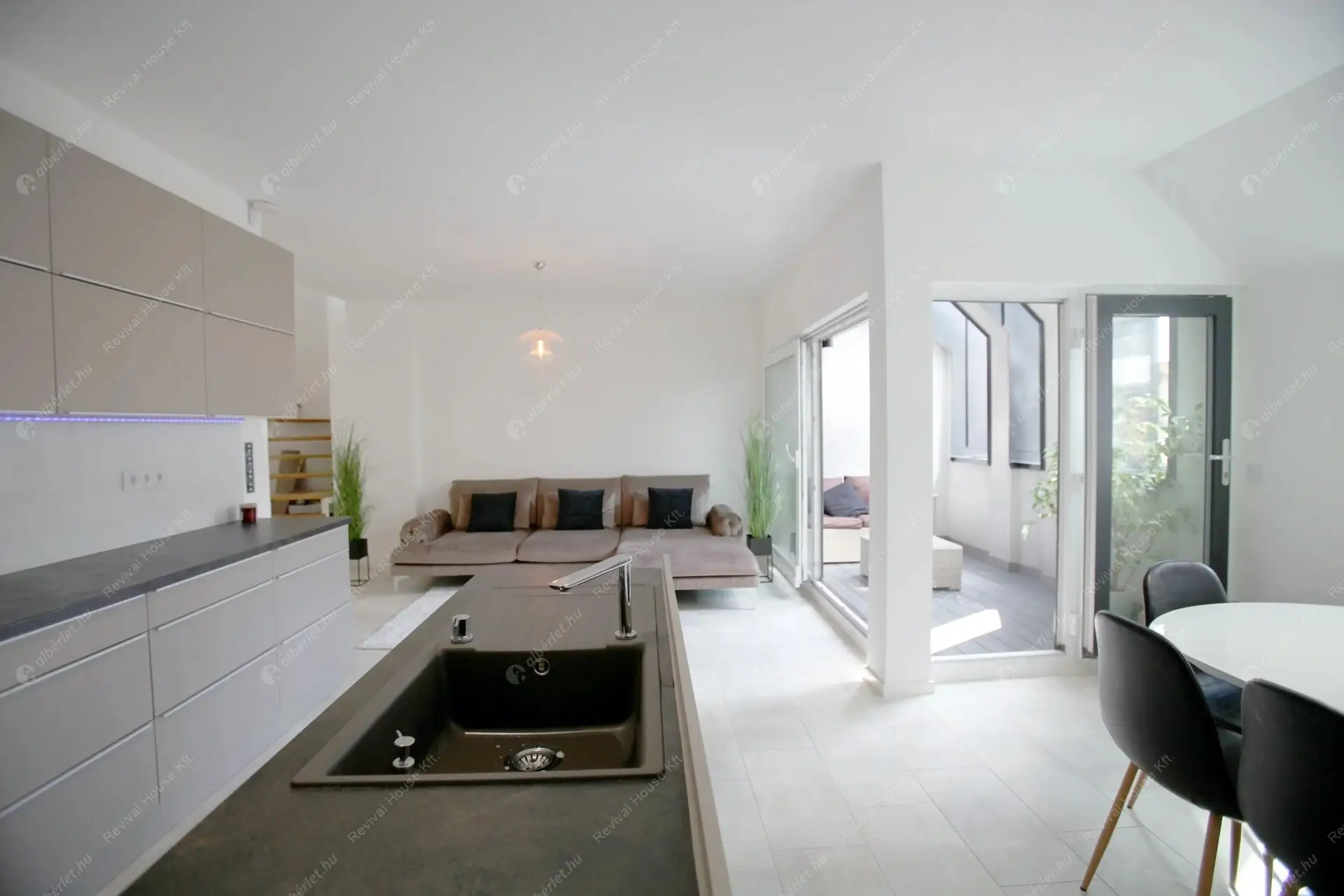 Kiadó albérlet 1400000 Ft/hó áron: Budapest, VI. kerület  Jókai utca. Mérete: 136 nm, 4 szobás | Alberlet.hu - 6304698