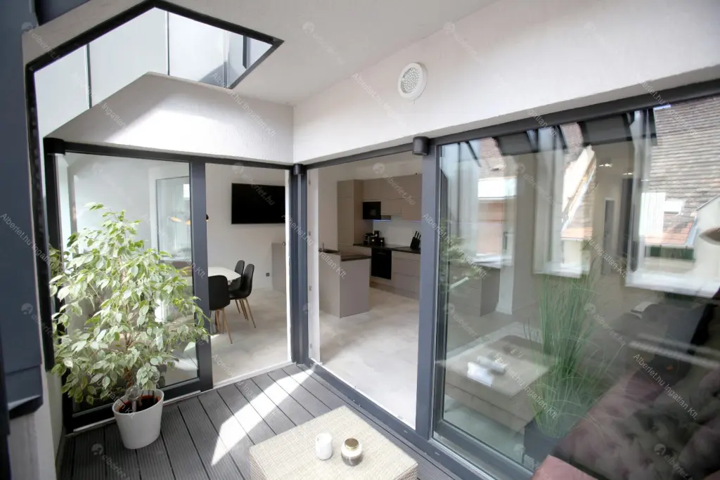 Kiadó albérlet 1350000 Ft/hó áron: Budapest, VI. kerület  Jókai utca. Mérete: 136 nm, 4 szobás | Alberlet.hu - 6681936