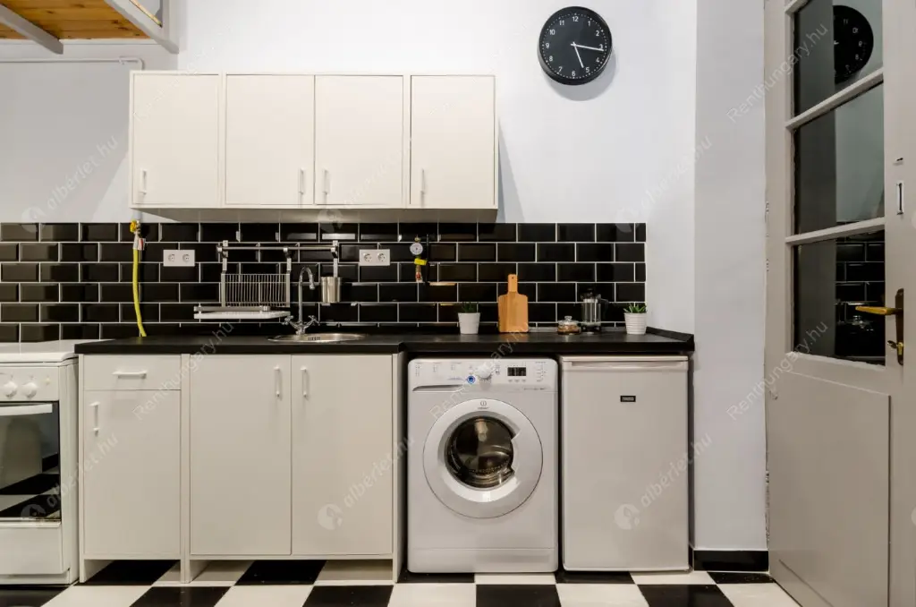 Kiadó albérlet 200000 Ft/hó áron: Budapest, VI. kerület  Jókai utca. Mérete: 26 nm, 1 szobás | Alberlet.hu - 6609893