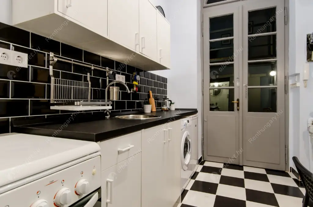 Kiadó albérlet 200000 Ft/hó áron: Budapest, VI. kerület  Jókai utca. Mérete: 26 nm, 1 szobás | Alberlet.hu - 6609894