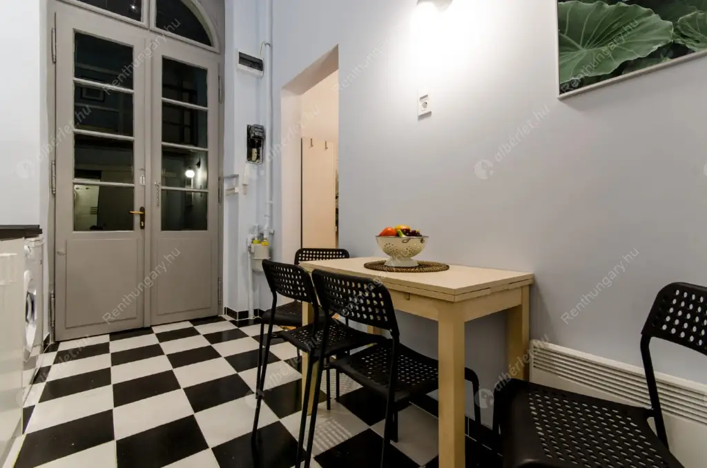 Kiadó albérlet 200000 Ft/hó áron: Budapest, VI. kerület  Jókai utca. Mérete: 26 nm, 1 szobás | Alberlet.hu - 6609895