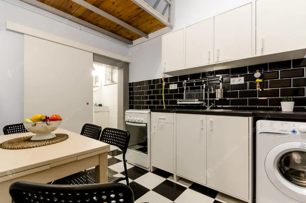 Kiadó albérlet 190000 Ft/hó áron: Budapest, VI. kerület  Jókai utca. Mérete: 26 nm, 1 szobás | Alberlet.hu - 6621900