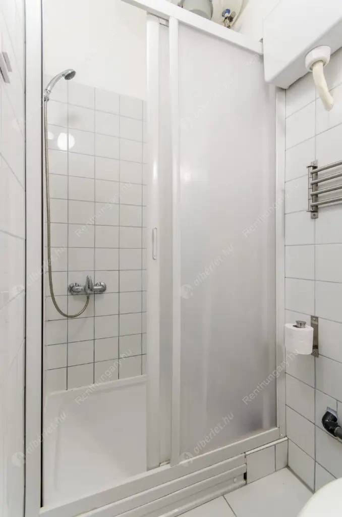 Kiadó albérlet 190000 Ft/hó áron: Budapest, VI. kerület  Jókai utca. Mérete: 26 nm, 1 szobás | Alberlet.hu - 6621914