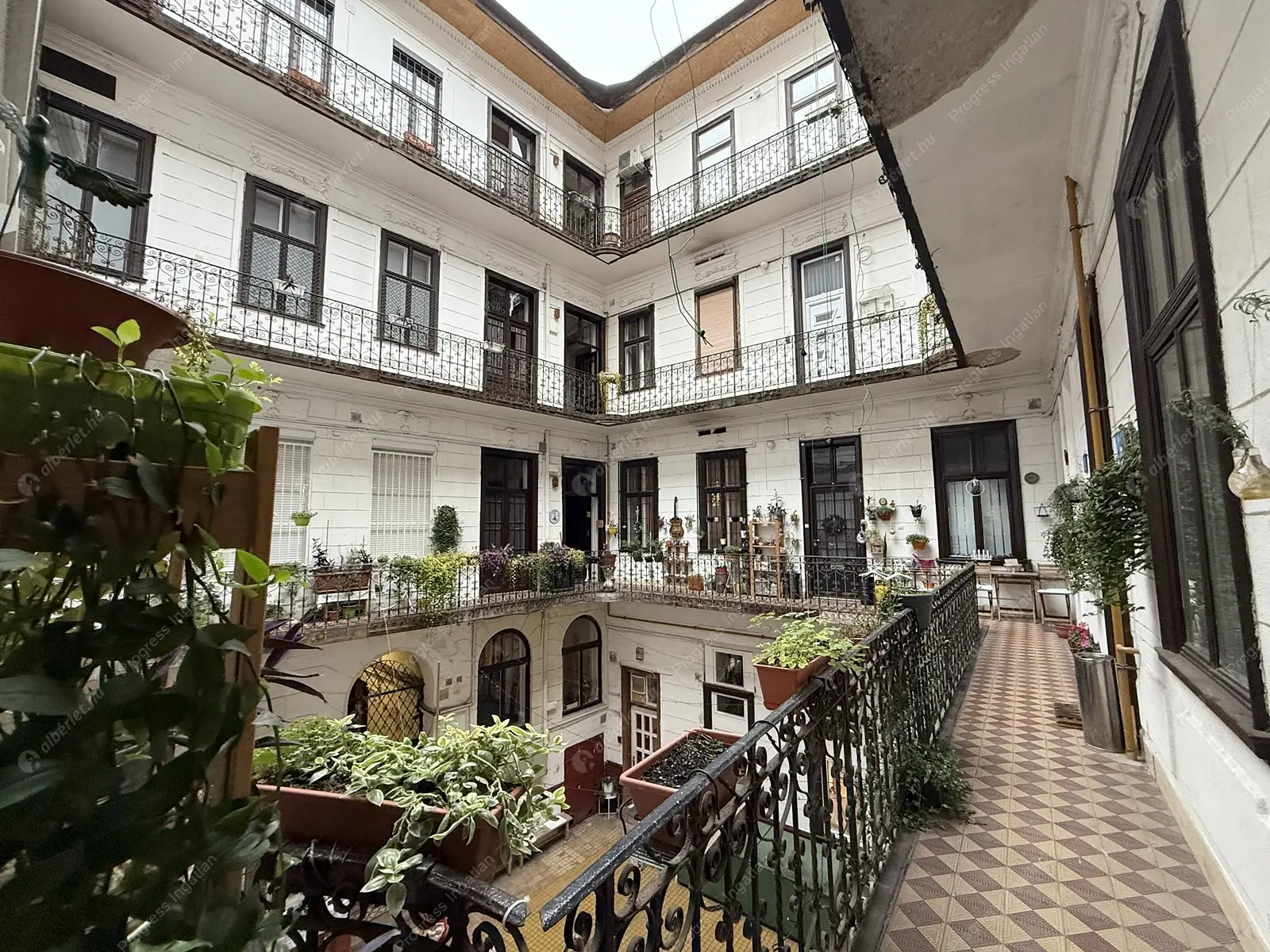 Kiadó albérlet 230000 Ft/hó áron: Budapest, VI. kerület  Jókai utca. Mérete: 31 nm, 1 szobás | Alberlet.hu - 6630994