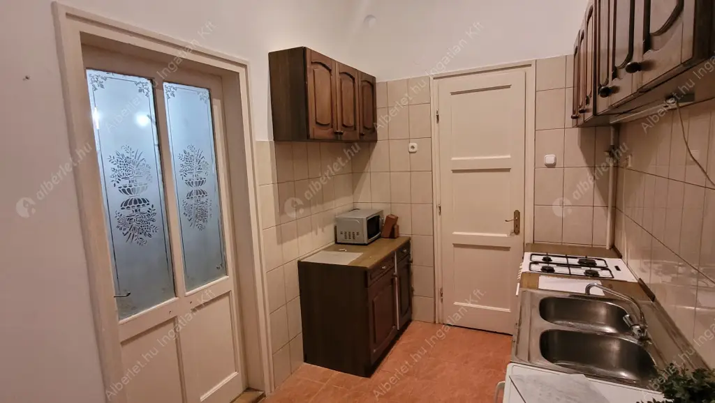 Kiadó albérlet 250000 Ft/hó áron: Budapest, VI. kerület  Jókai utca. Mérete: 36 nm, 1 szobás | Alberlet.hu - 6576743