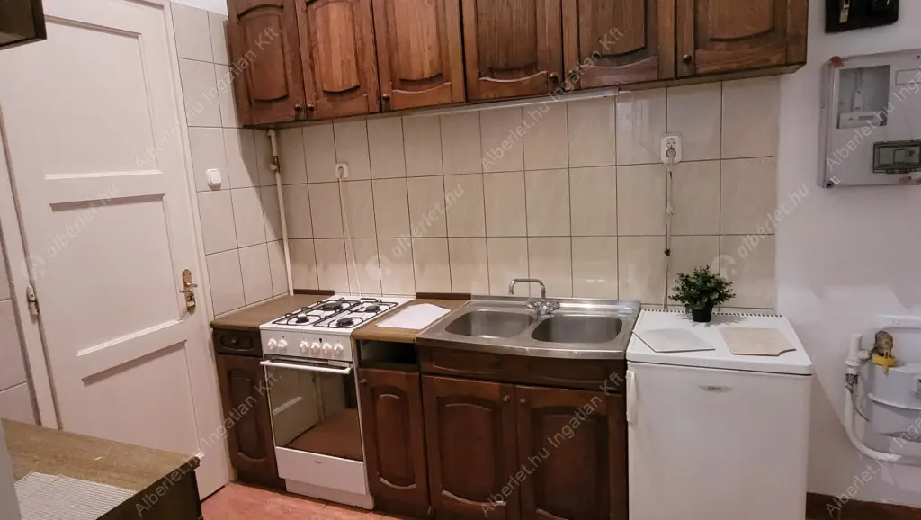 Kiadó albérlet 250000 Ft/hó áron: Budapest, VI. kerület  Jókai utca. Mérete: 36 nm, 1 szobás | Alberlet.hu - 6576747