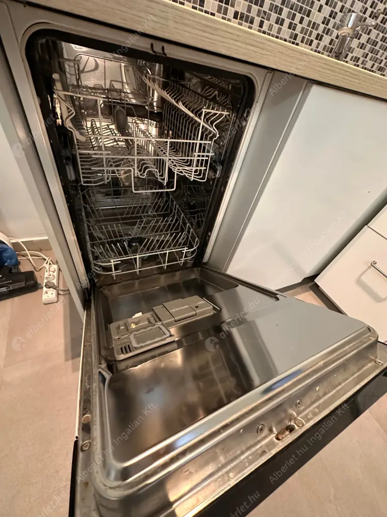 Kiadó albérlet 270000 Ft/hó áron: Budapest, VI. kerület  Jókai utca. Mérete: 50 nm, 2 szobás | Alberlet.hu - 6603128