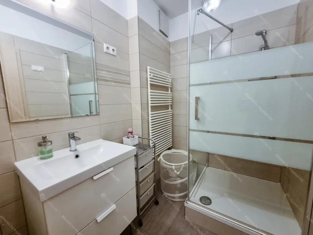 Kiadó albérlet 340000 Ft/hó áron: Budapest, VI. kerület  Káldy Gyula utca. Mérete: 51 nm, 2 szobás | Alberlet.hu - 6642979