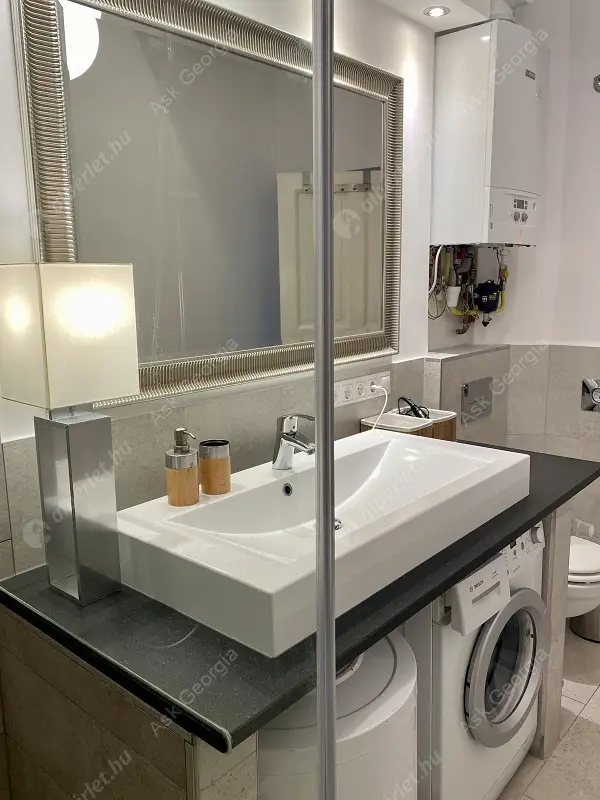 Kiadó albérlet 250000 Ft/hó áron: Budapest, VI. kerület  Király utca. Mérete: 45 nm, 1 szobás | Alberlet.hu - 6631928