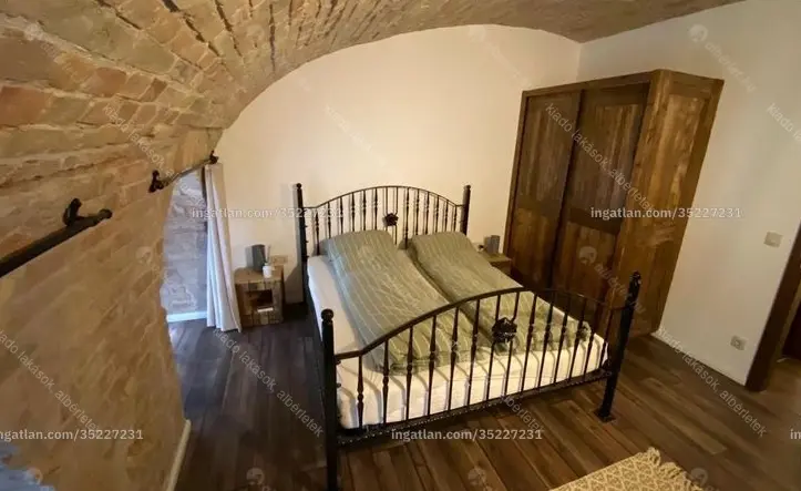 Kiadó albérlet 260000 Ft/hó áron: Budapest, VI. kerület  Király utca. Mérete: 46 nm, 2 szobás | Alberlet.hu - 6654592