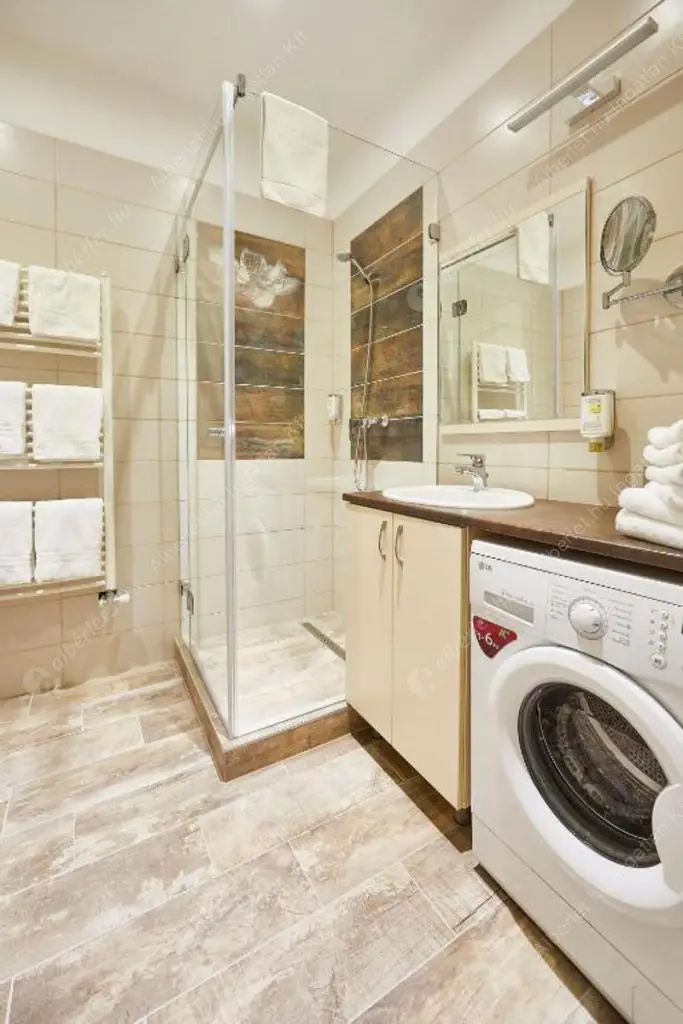 Kiadó albérlet 530000 Ft/hó áron: Budapest, VI. kerület  Király utca. Mérete: 74 nm, 2 szobás | Alberlet.hu - 6629177