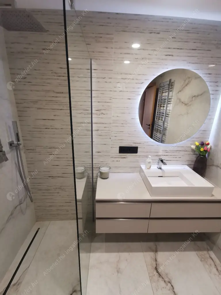 Kiadó albérlet 1004000 Ft/hó áron: Budapest, VI. kerület  Király utca. Mérete: 85 nm, 3 szobás | Alberlet.hu - 6517332