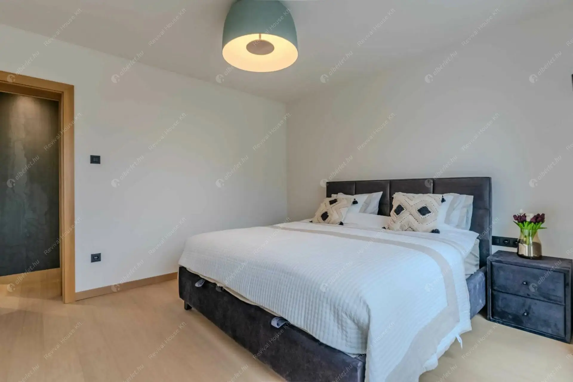 Kiadó albérlet 1008000 Ft/hó áron: Budapest, VI. kerület  Király utca. Mérete: 86 nm, 3 szobás | Alberlet.hu - 6502492