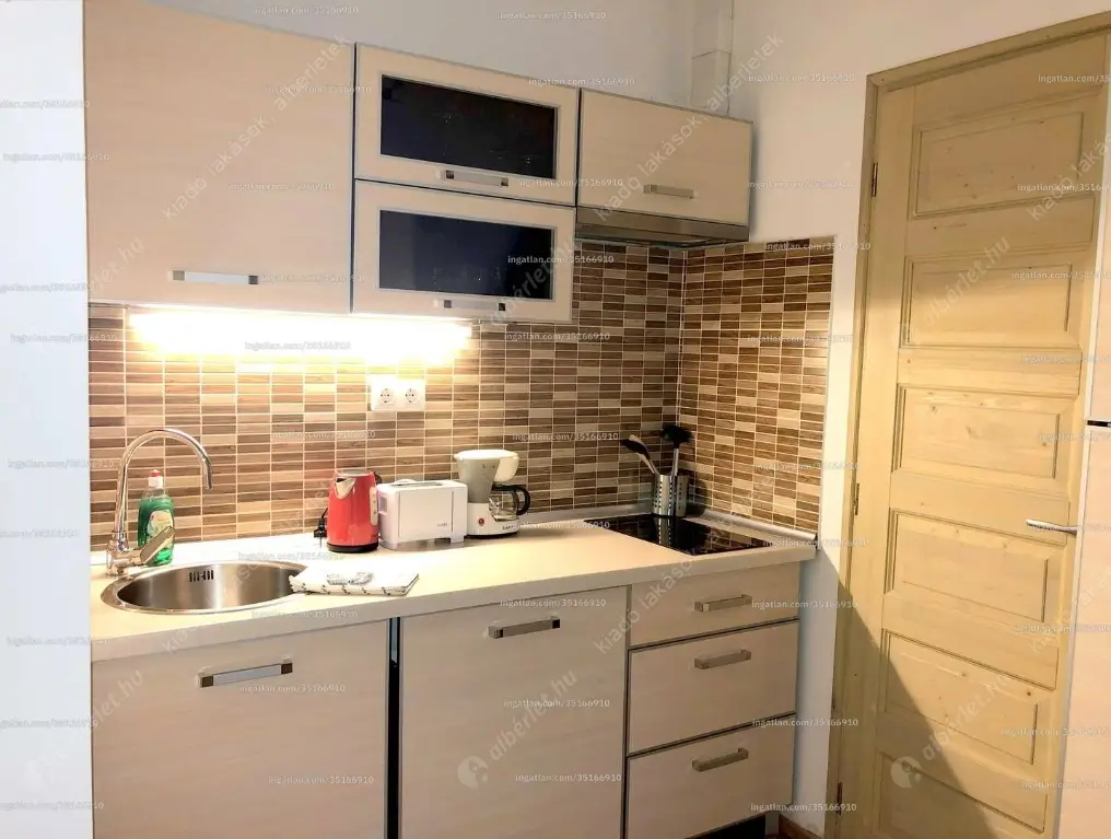 Kiadó albérlet 219000 Ft/hó áron: Budapest, VI. kerület  Lázár utca. Mérete: 25 nm, 1 szobás | Alberlet.hu - 6626768