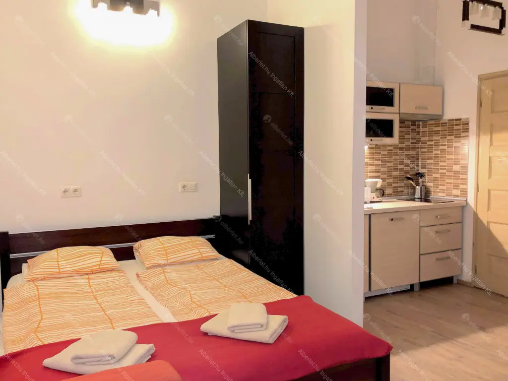 Kiadó albérlet 237000 Ft/hó áron: Budapest, VI. kerület  Lázár utca. Mérete: 25 nm, 1 szobás | Alberlet.hu - 6658963