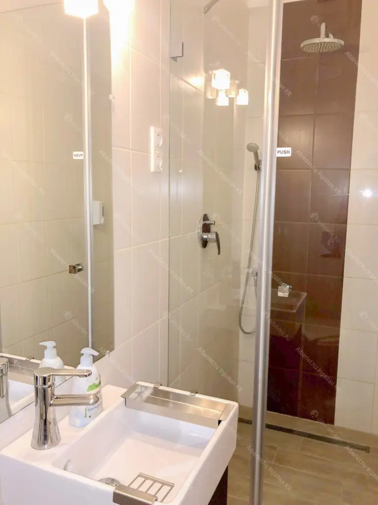 Kiadó albérlet 237000 Ft/hó áron: Budapest, VI. kerület  Lázár utca. Mérete: 25 nm, 1 szobás | Alberlet.hu - 6658966