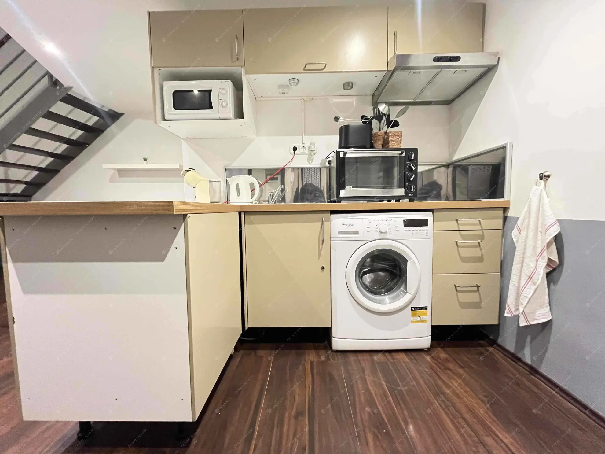 Kiadó albérlet 220000 Ft/hó áron: Budapest, VI. kerület  Lázár utca. Mérete: 27 nm, 1 szobás | Alberlet.hu - 6595919