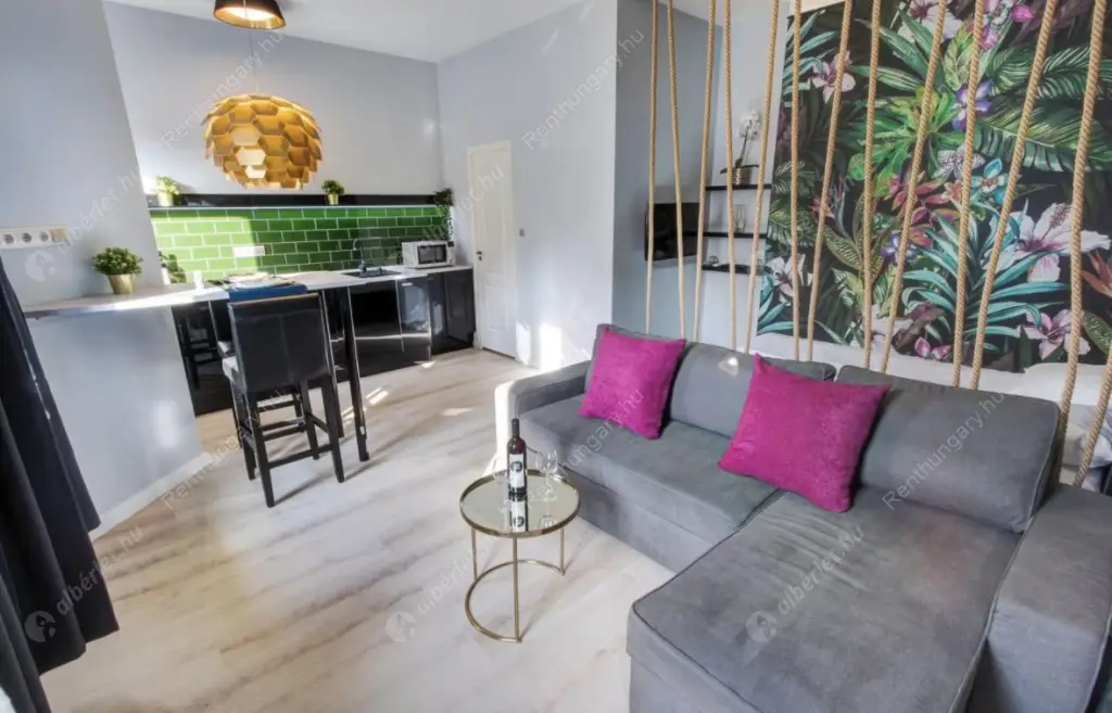 Kiadó albérlet 235000 Ft/hó áron: Budapest, VI. kerület  Lázár utca. Mérete: 28 nm, 1 szobás | Alberlet.hu - 6630922