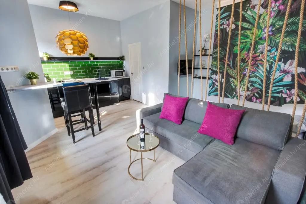 Kiadó albérlet 200000 Ft/hó áron: Budapest, VI. kerület  Lázár utca. Mérete: 28 nm, 1 szobás | Alberlet.hu - 6634260