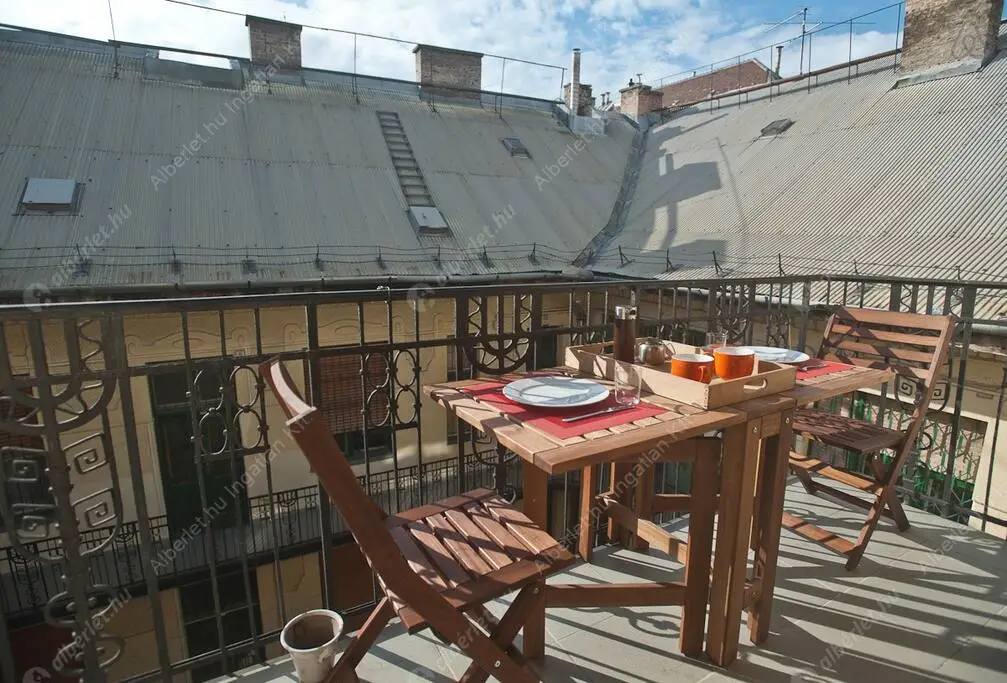 Kiadó albérlet 200000 Ft/hó áron: Budapest, VI. kerület  Lázár utca. Mérete: 28 nm, 1 szobás | Alberlet.hu - 6634263