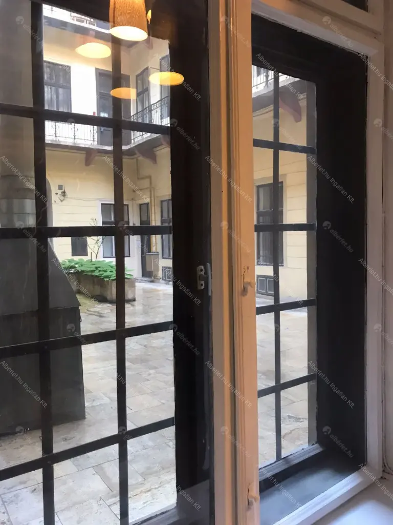 Kiadó albérlet 330000 Ft/hó áron: Budapest, VI. kerület  Lázár utca. Mérete: 40 nm, 1 szobás | Alberlet.hu - 6647287